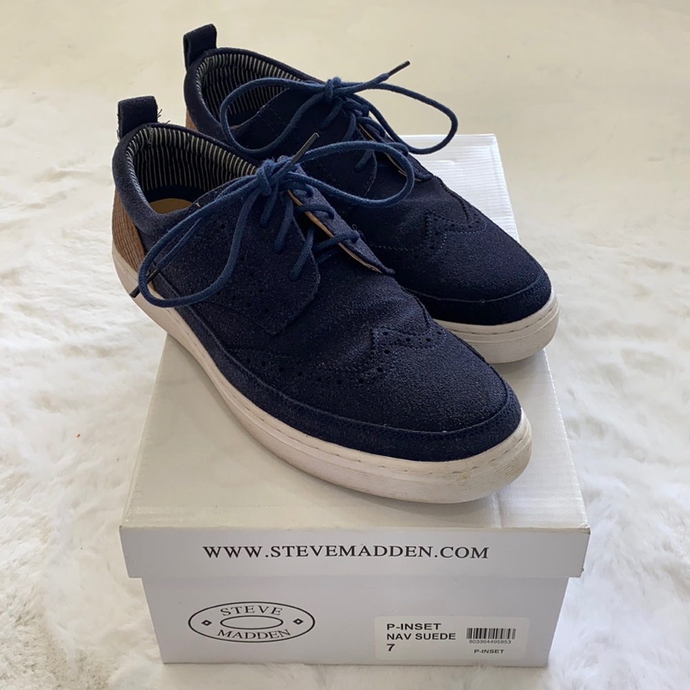 CASUAL SHOES